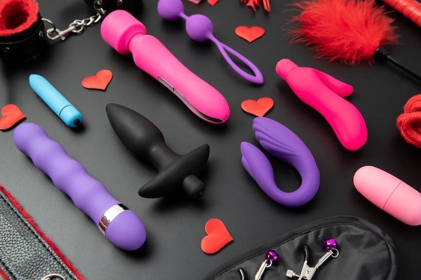 primer-plano-juguetes-sexuales_23-2149151785